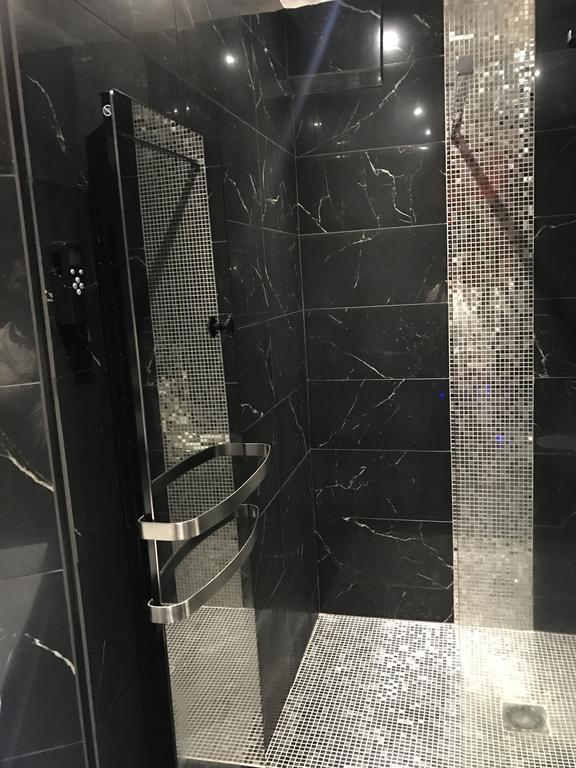 Le Cabaret Vip Spa Lyon Eksteriør billede