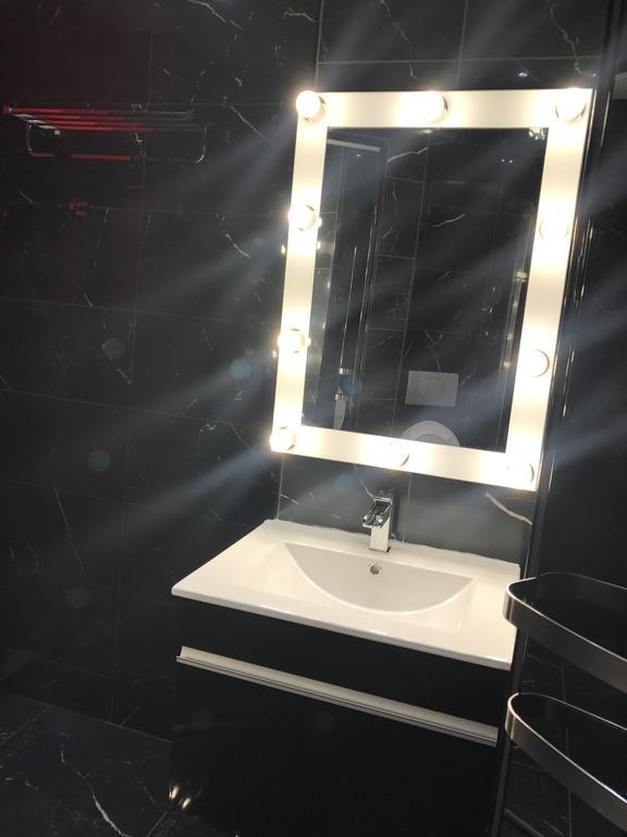 Le Cabaret Vip Spa Lyon Eksteriør billede